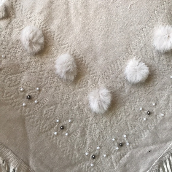 New! Pearl Pom Poncho - Picture 9 of 15